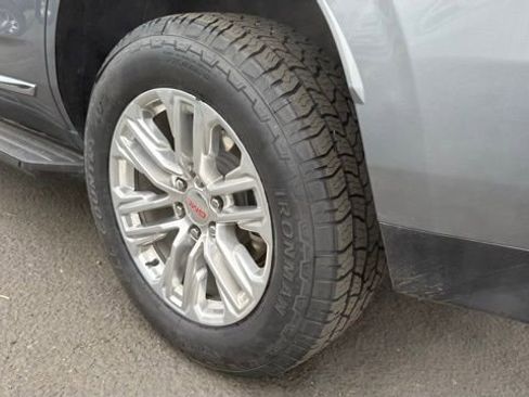 Used 2022 GMC Yukon SLT w/ SLT Luxury Package image 9