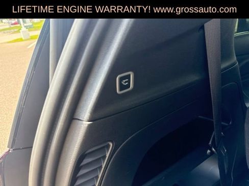 Used 2025 Chrysler Pacifica Limited FWD image 33