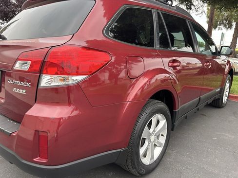 Used 2013 Subaru Outback 2.5i Premium AWD/4WD image 13