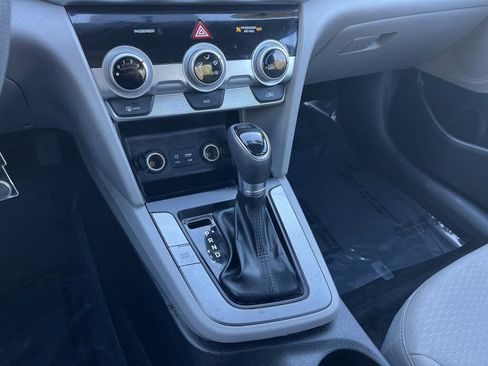 Used 2019 Hyundai Elantra SE image 8