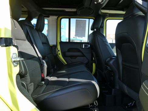 Used 2023 Jeep Wrangler Unlimited Sahara w/ Cold Weather Group image 16