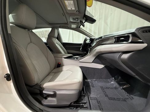 Used 2020 Toyota Camry SE FWD image 21