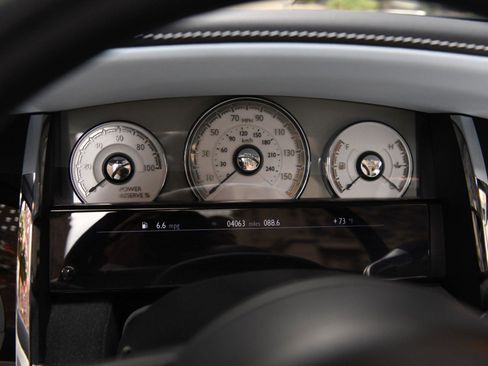 Used 2020 Rolls-Royce Dawn image 13