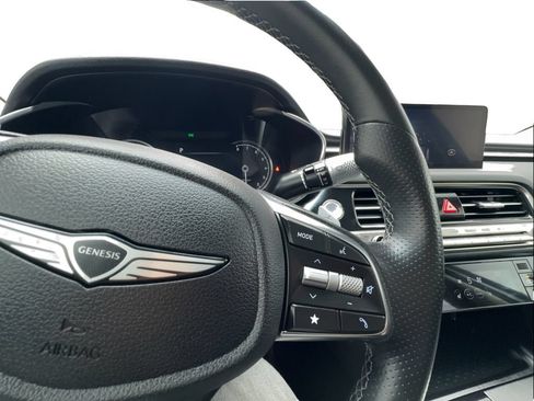 Used 2025 Genesis G70 2.5T RWD image 39