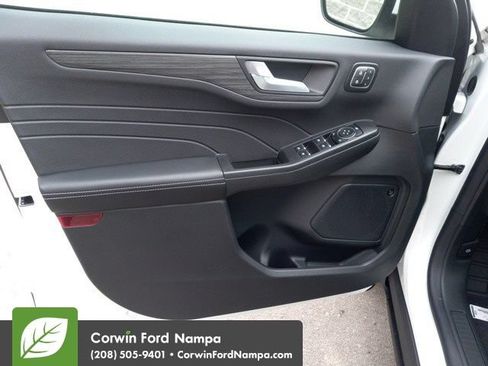New 2025 Ford Escape SE w/ PHEV Premium Package FWD image 11