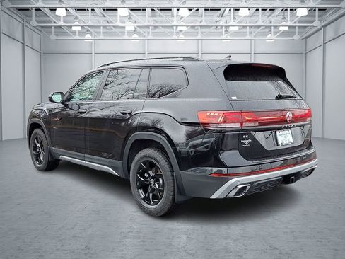 New 2026 Volkswagen Atlas Peak Edition image 3