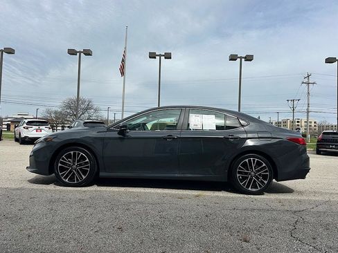 Used 2025 Toyota Camry SE image 2