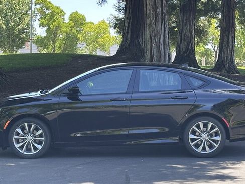 Used 2015 Chrysler 200 S FWD image 7