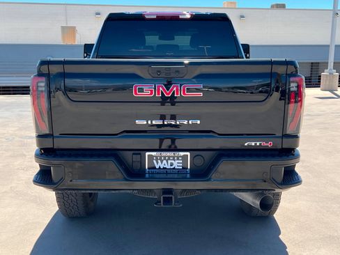 Used 2025 GMC Sierra 2500 AT4 AWD/4WD image 5