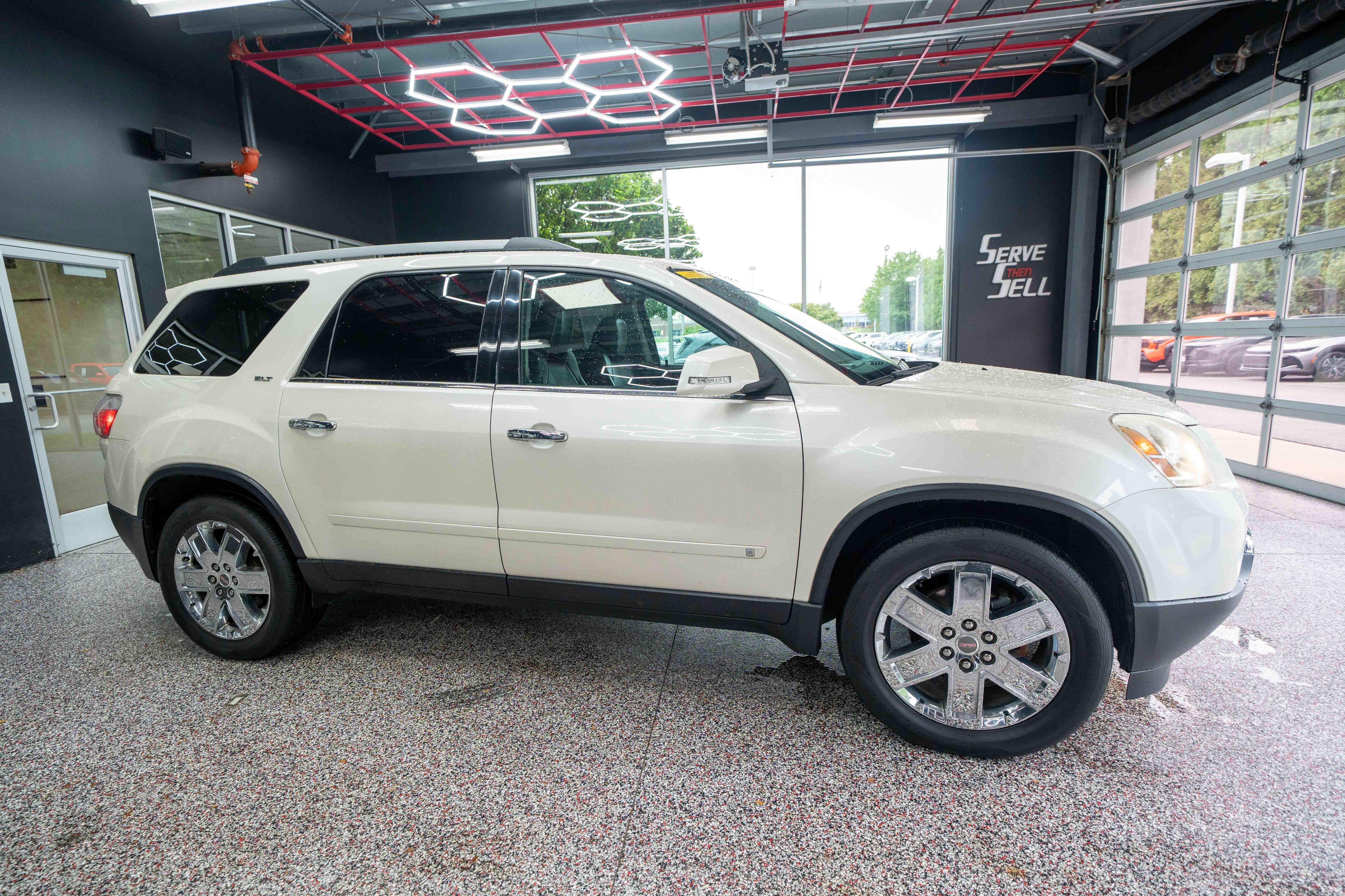 Used 2010 GMC Acadia SLT FWD image 5