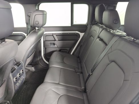 Used 2025 Land Rover Defender 110 S image 20