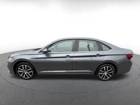 Used 2025 Volkswagen Jetta SE image 9