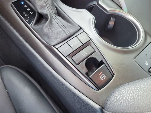 Used 2022 Toyota Camry XSE FWD image 17
