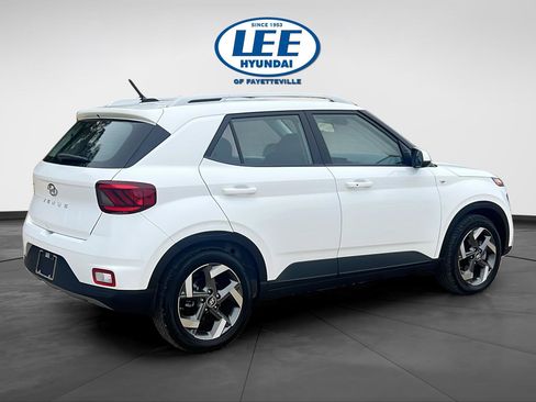 Certified 2025 Hyundai Venue SEL image 7