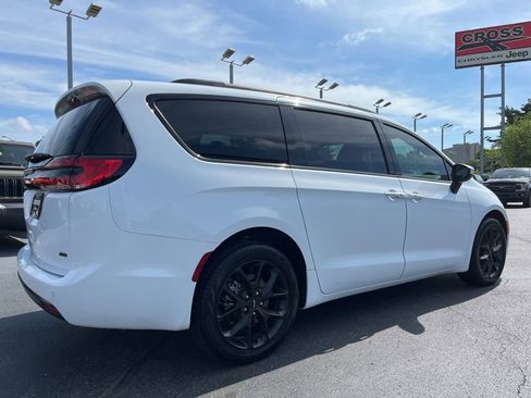 Used 2023 Chrysler Pacifica Touring-L w/ S Appearance Package AWD/4WD image 41