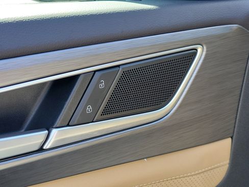 Used 2024 Volkswagen Atlas Cross Sport SE w/ Panoramic Sunroof Package FWD image 18
