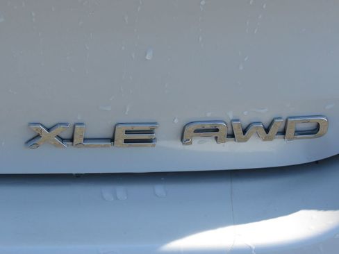 Certified 2024 Toyota Highlander XLE AWD/4WD image 8