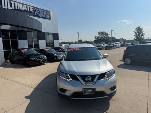 Used 2016 Nissan Rogue S AWD/4WD image 3