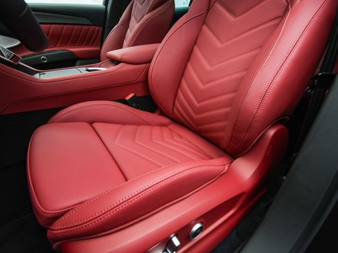 Used 2025 Maserati Grecale Modena AWD/4WD image 51