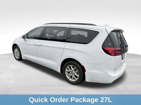 Used 2022 Chrysler Pacifica Touring-L FWD image 4