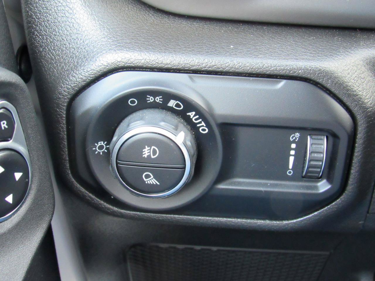 Used 2023 Jeep Gladiator Rubicon w/ Cold Weather Group AWD/4WD image 22
