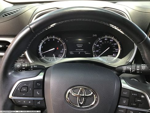 Used 2021 Toyota Highlander XLE FWD image 14