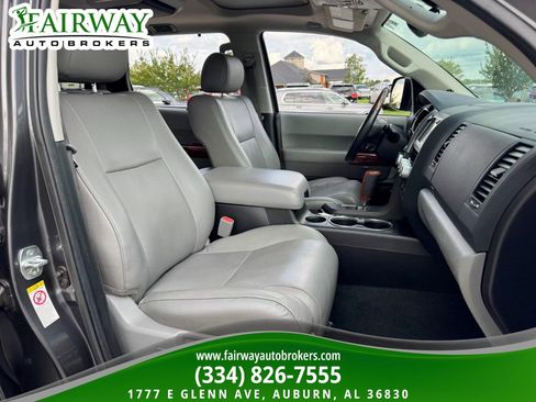 Used 2021 Toyota Sequoia Platinum AWD/4WD image 12