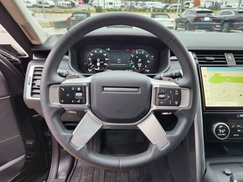 Certified 2024 Land Rover Discovery S image 18