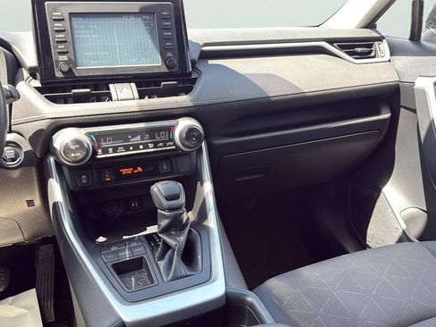Used 2019 Toyota RAV4 XLE w/ Convenience Package FWD image 19