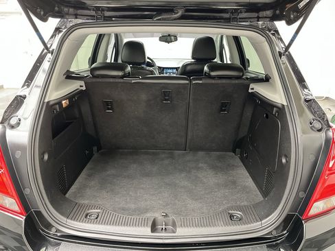 Used 2019 Chevrolet Trax LT w/ Sun & Sound Package AWD/4WD image 27