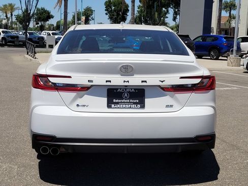 Used 2025 Toyota Camry SE FWD image 7