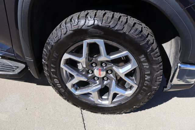 Used 2024 GMC Sierra 1500 SLT w/ SLT Premium Plus Package AWD/4WD image 9