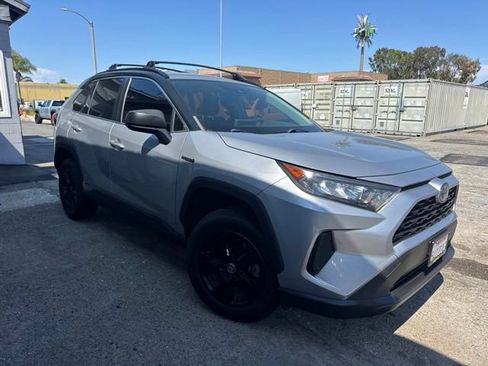 Used 2020 Toyota RAV4 LE w/ Carpet Mat Package AWD/4WD image 3