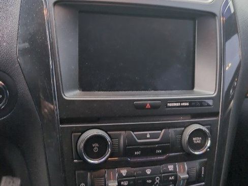 Used 2018 Ford Explorer XLT w/ Equipment Group 201A image 17