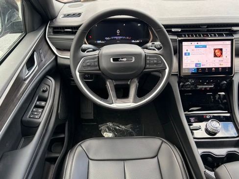 New 2025 Jeep Grand Cherokee L Limited image 39