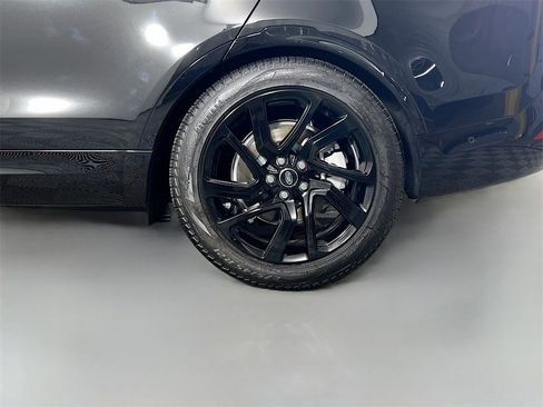Used 2025 Land Rover Discovery Dynamic SE image 33