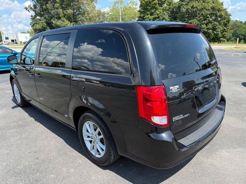 Used 2020 Dodge Grand Caravan SE FWD image 7