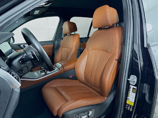 Used 2022 BMW X5 M50i w/ Parking Assistance Package AWD/4WD image 22