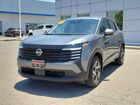 Used 2025 Nissan Kicks SV FWD image 4