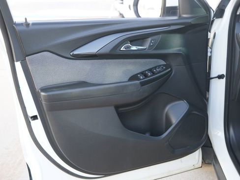 Used 2023 Chevrolet TrailBlazer LT AWD/4WD image 12