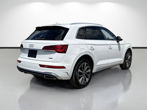 Used 2023 Audi Q5 2.0T Premium w/ Convenience Package AWD/4WD image 3