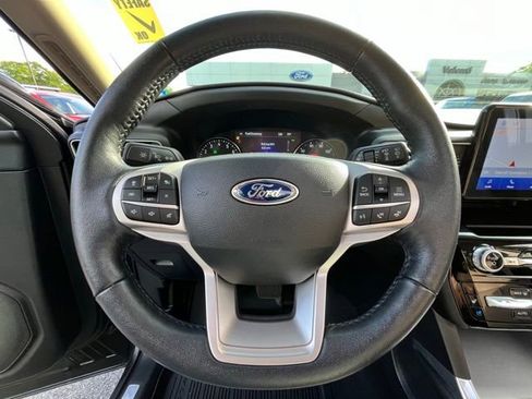 Used 2022 Ford Explorer Limited w/ Equipment Group 301A AWD/4WD image 28