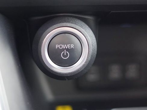 Certified 2024 Toyota Venza LE image 29