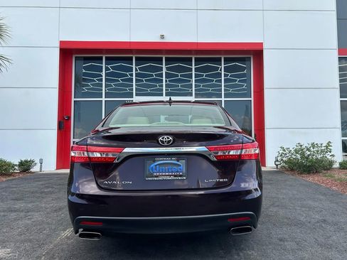 Used 2013 Toyota Avalon Limited w/ Technology Pkg image 5
