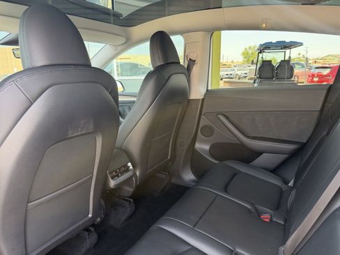 Used 2023 Tesla Model Y Long Range AWD/4WD image 37