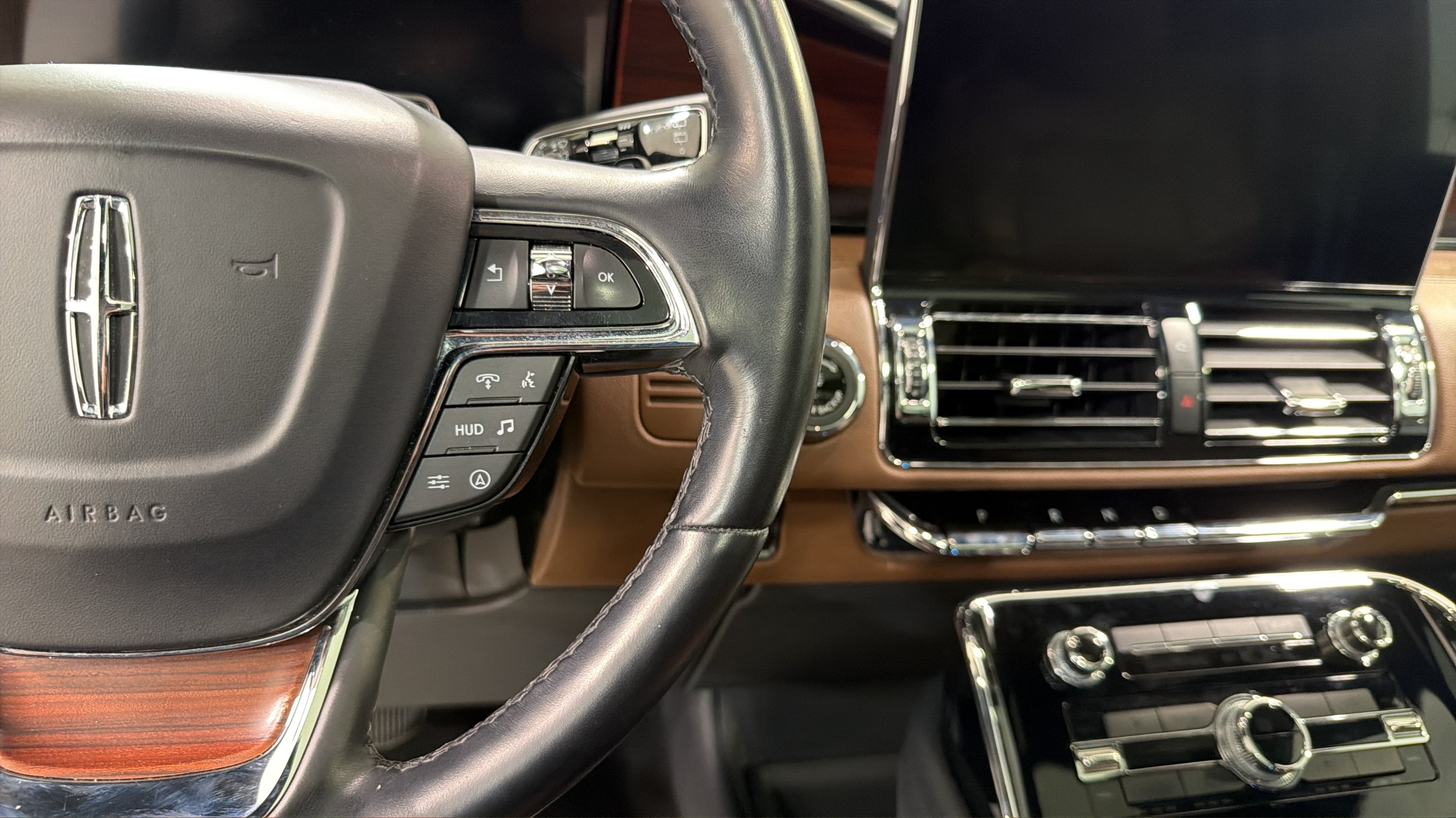 Used 2023 Lincoln Navigator Reserve AWD/4WD image 14