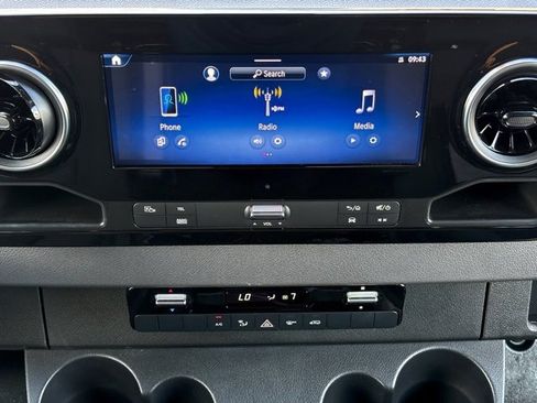 Used 2025 Mercedes-Benz Sprinter 2500 image 23