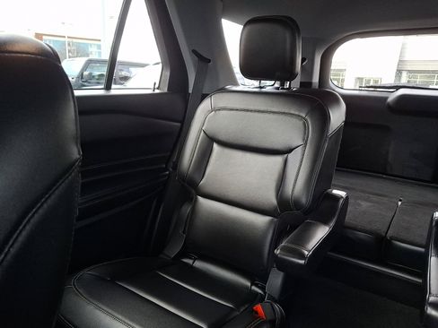 Used 2022 Ford Explorer XLT w/ Equipment Group 202A image 18