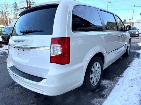 Used 2012 Chrysler Town & Country Touring-L w/ Entertainment Group #2 image 7