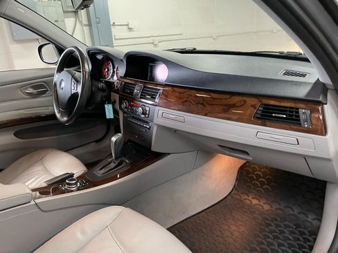 Used 2011 BMW 328i xDrive Sedan AWD/4WD image 11